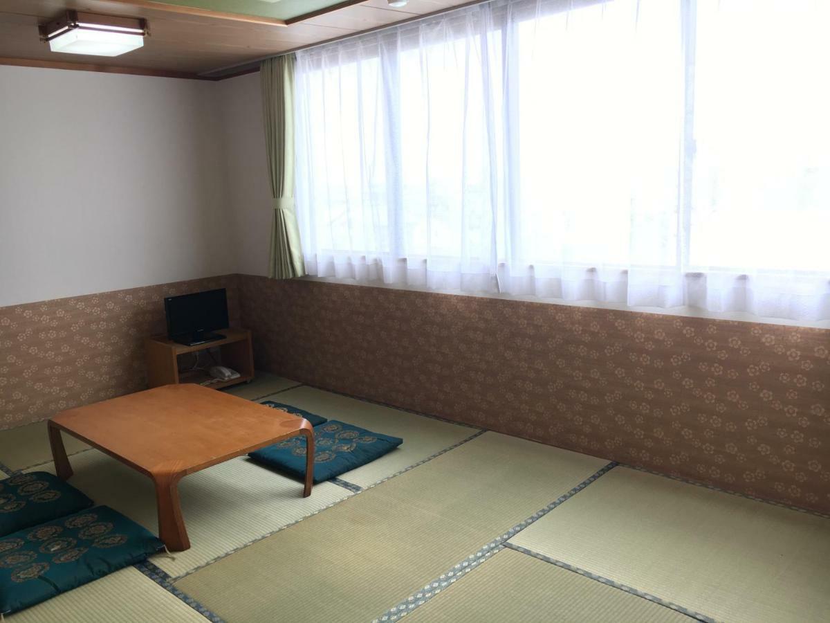 היקונה Business Hotel Serikawa מראה חיצוני תמונה
