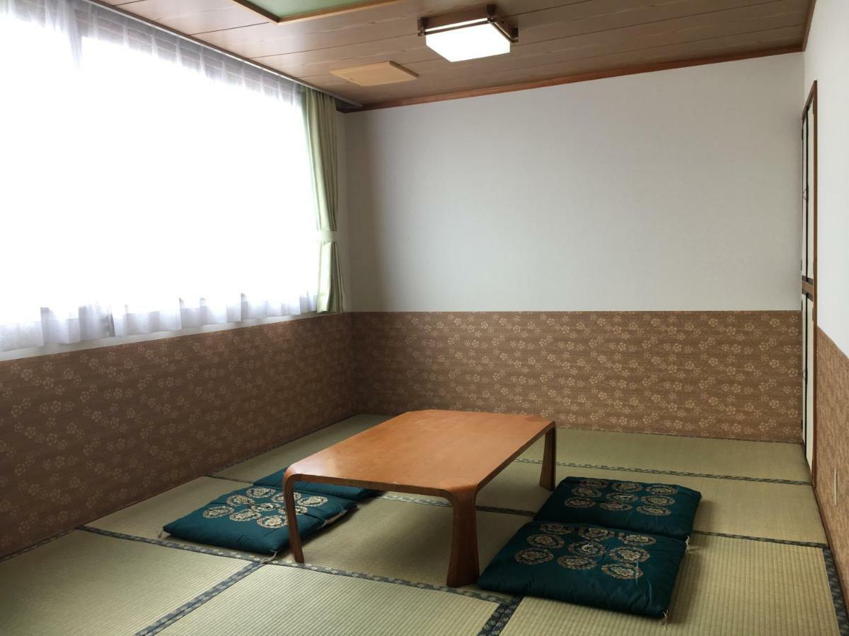 היקונה Business Hotel Serikawa מראה חיצוני תמונה