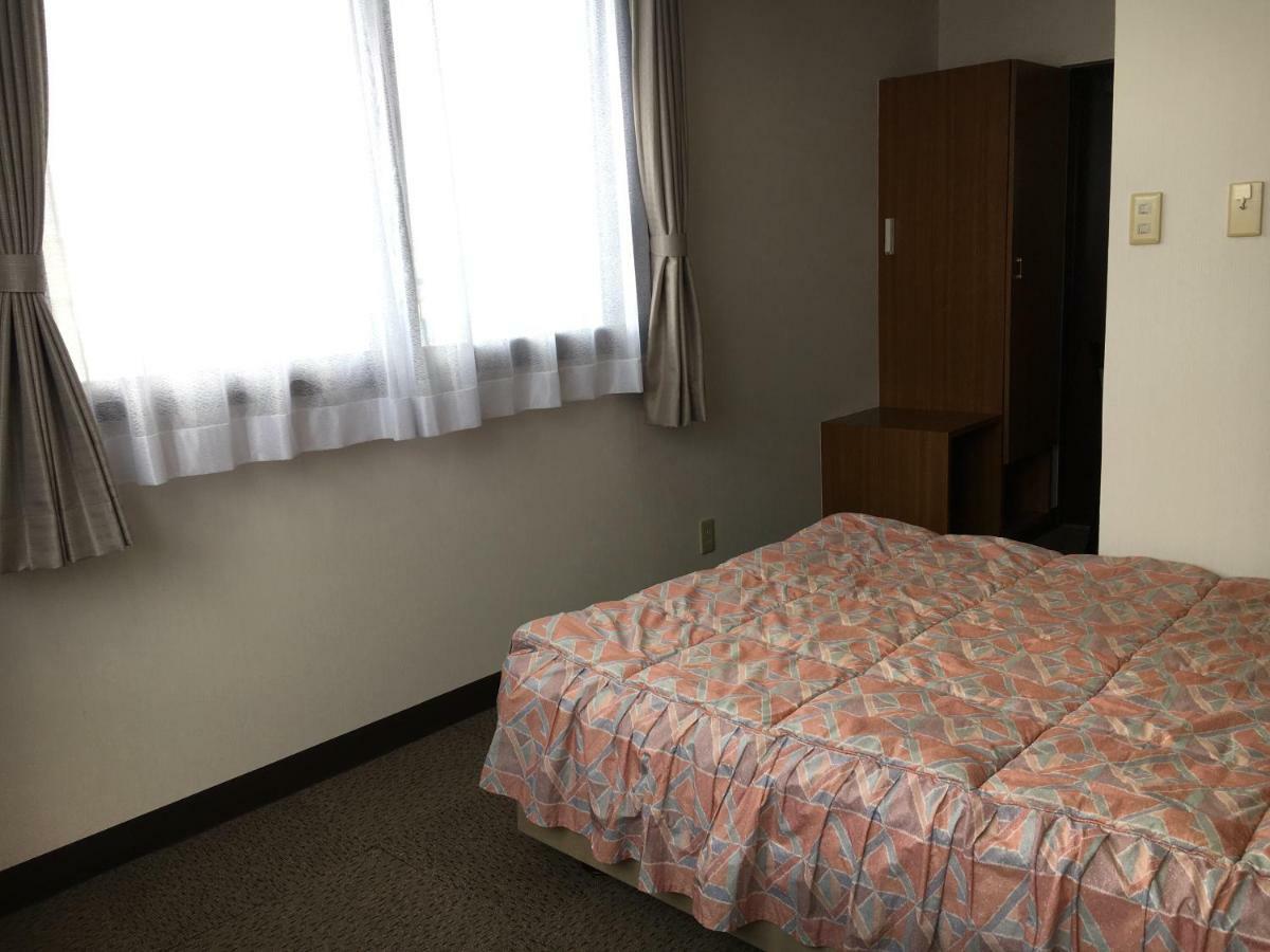 היקונה Business Hotel Serikawa מראה חיצוני תמונה
